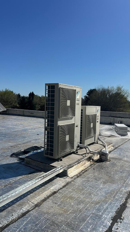 Los Pingüinos Club de Campo, Climatización y energía solar
